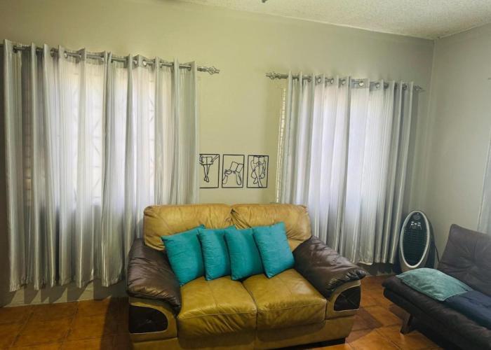 Cozy 2 bedroom Townhouse in gated community, KGN8