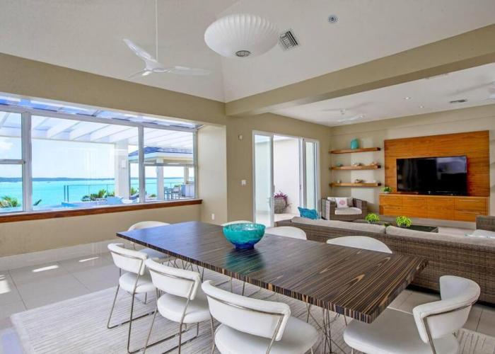 Crystal Blue Water Front Home with Pool
