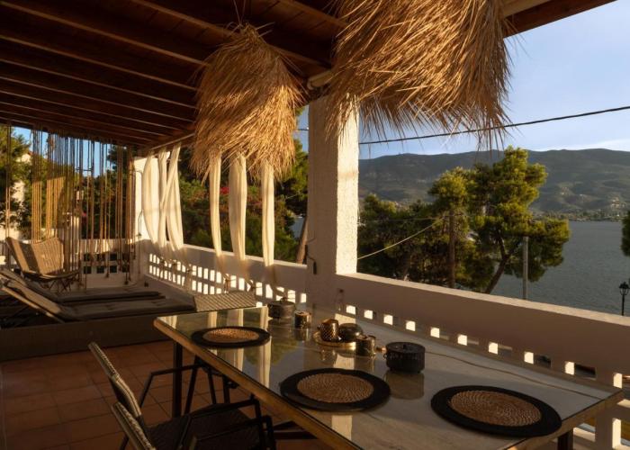 Seaview Apartment - Poros Relaxing Beachfront Flat