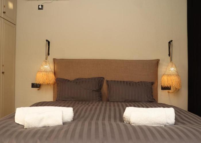 Seaview Apartment - Poros Relaxing Beachfront Flat