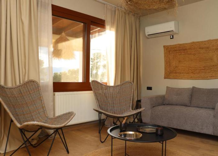 Seaview Apartment - Poros Relaxing Beachfront Flat