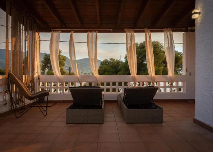 Seaview Apartment - Poros Relaxing Beachfront Flat