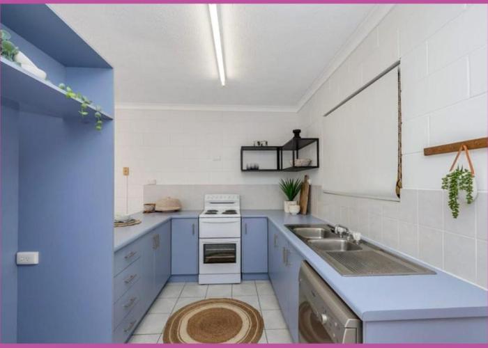 Walk to Strand Sleeps*4 2 Bedroom 1.5 Bath Central Location