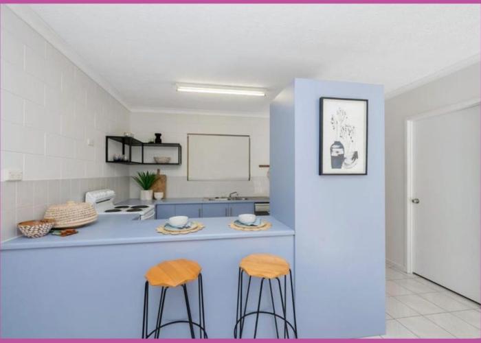Walk to Strand Sleeps*4 2 Bedroom 1.5 Bath Central Location