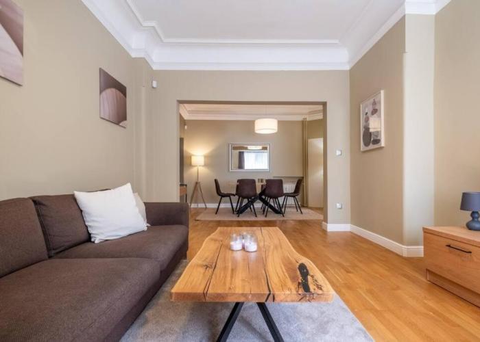 Stunning Luxury 3 Bedroom Apt in the Heart of Town