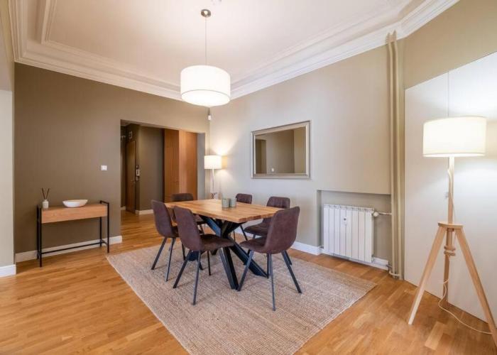 Stunning Luxury 3 Bedroom Apt in the Heart of Town
