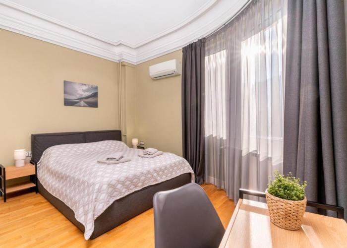 Stunning Luxury 3 Bedroom Apt in the Heart of Town