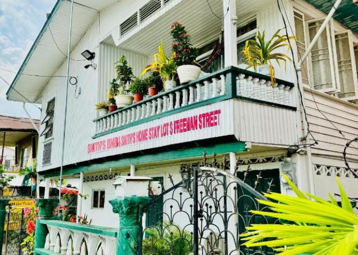 SMITH'S HOMESTAY