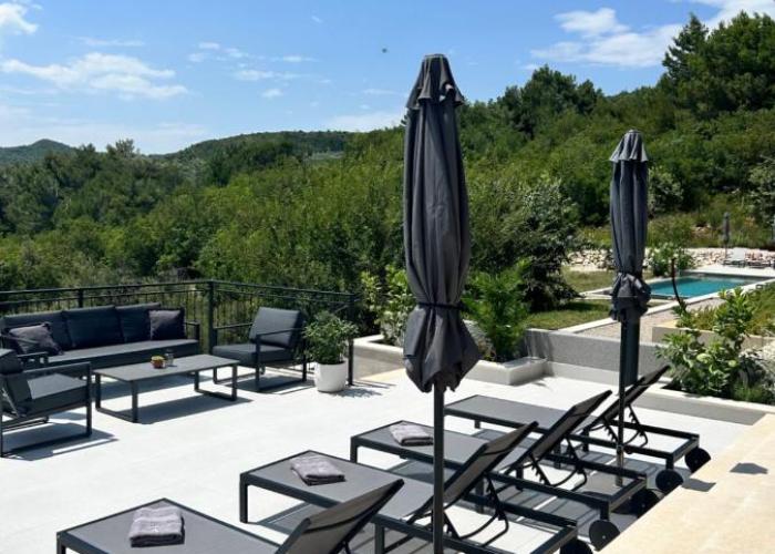 V Residence Apartments