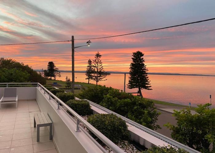 Lakeview luxury apartment