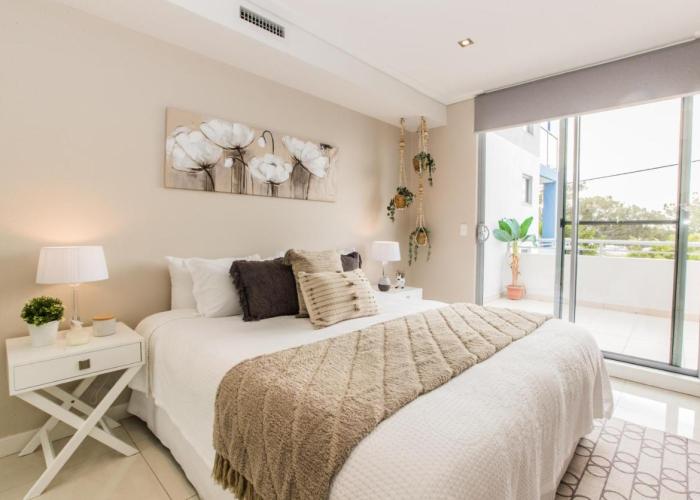 Lakeview luxury apartment