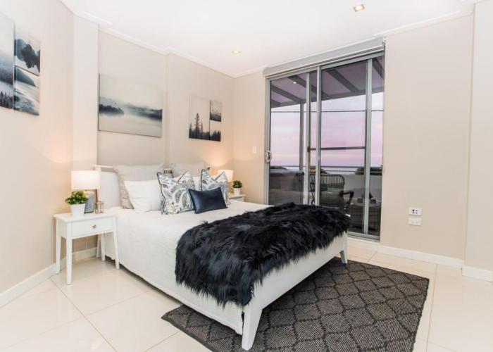 Lakeview luxury apartment