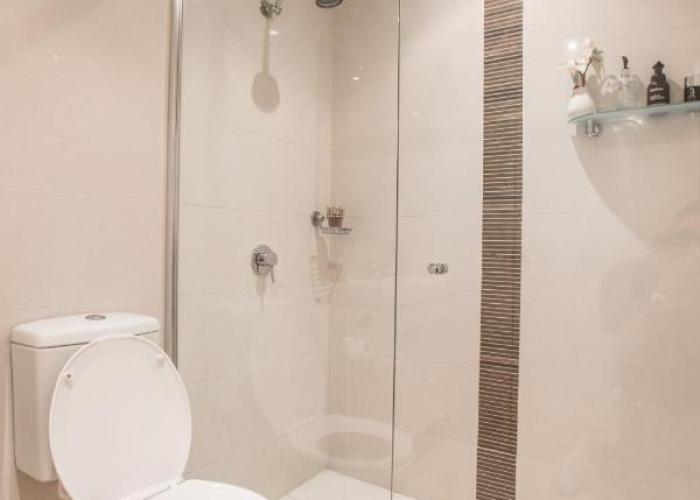 Lakeview luxury apartment