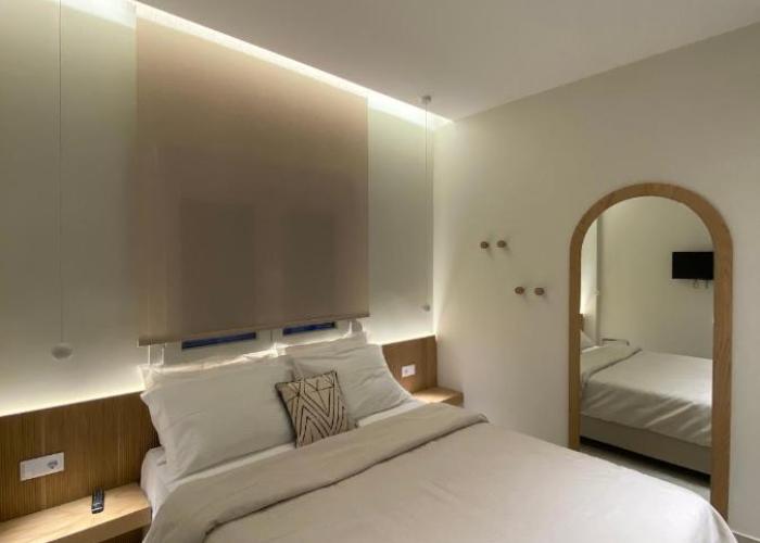 Venice Studios & Apartments