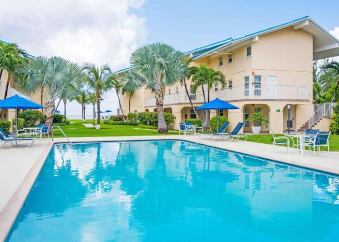 Enjoy Sunsets at Fully Equipped Condo at the Beach