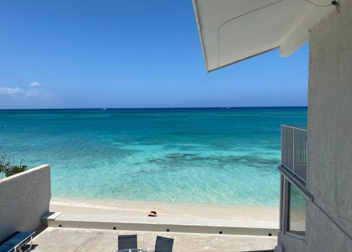 Enjoy Sunsets at Fully Equipped Condo at the Beach