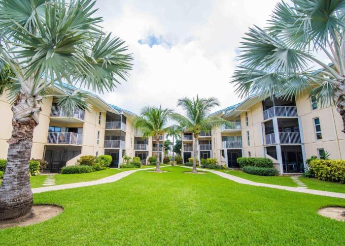 Enjoy Sunsets at Fully Equipped Condo at the Beach