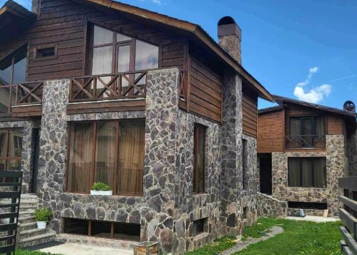 Bakuriani cottage for 6 near Amirani Park