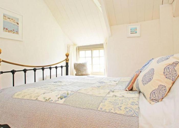 Meadowside Cottage, Characterful Grade 2 Listed Cottage near to Wadebridge and Padstow