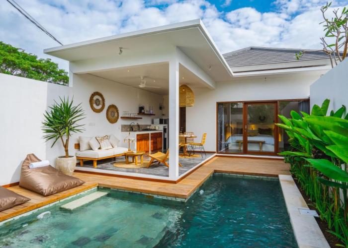 Villa Karina - Sumptuous 1BR Private Luxury Villa Walking Distance to Nyanyi Beach