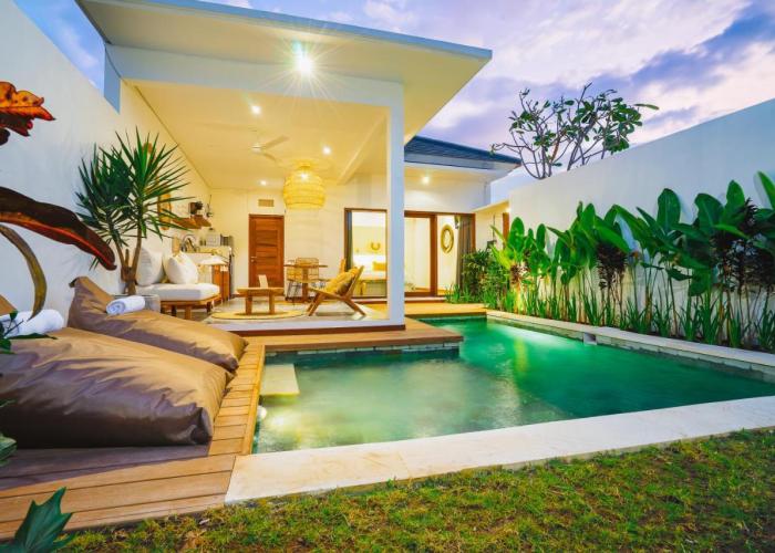 Villa Karina - Sumptuous 1BR Private Luxury Villa Walking Distance to Nyanyi Beach