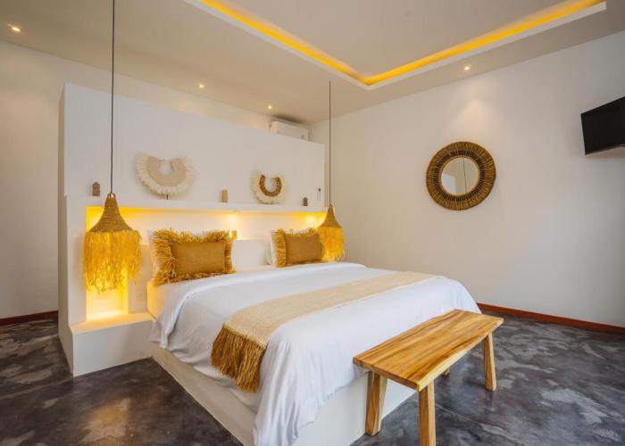 Villa Karina - Sumptuous 1BR Private Luxury Villa Walking Distance to Nyanyi Beach