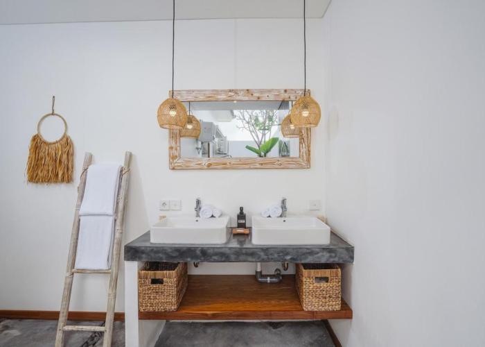 Villa Karina - Sumptuous 1BR Private Luxury Villa Walking Distance to Nyanyi Beach