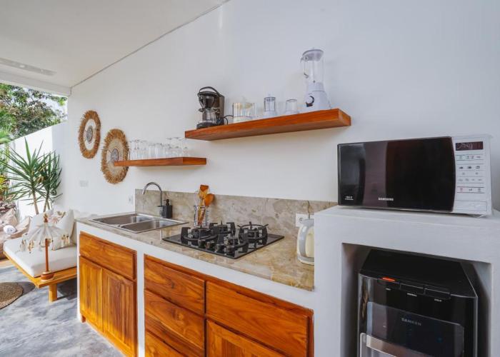 Villa Karina - Sumptuous 1BR Private Luxury Villa Walking Distance to Nyanyi Beach