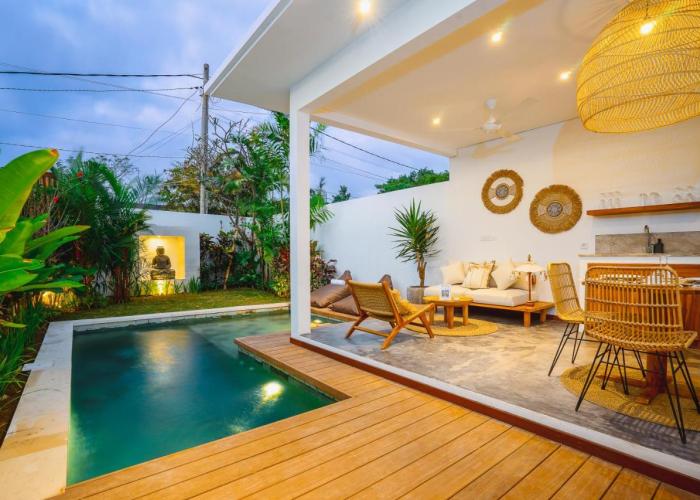 Villa Karina - Sumptuous 1BR Private Luxury Villa Walking Distance to Nyanyi Beach