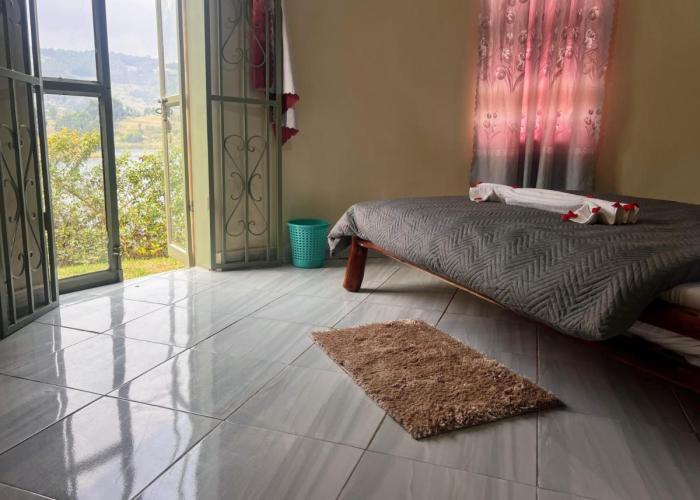 Antique cottages Lake Bunyonyi