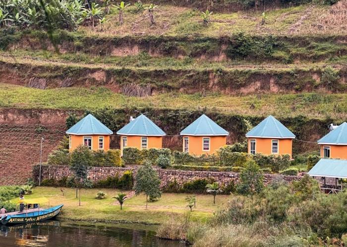 Antique cottages Lake Bunyonyi