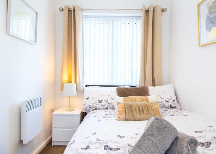 Executive 2 Bed Apartment with Free Parking by Amazing Spaces Relocations Ltd