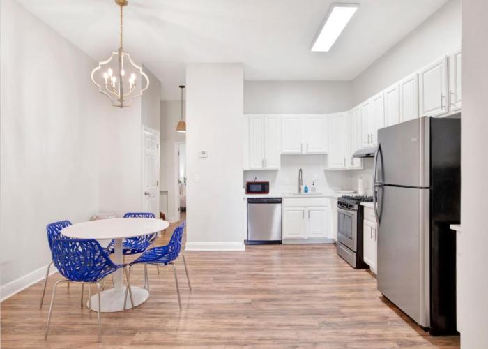 Stars on State in the Heart of Downtown Historic District