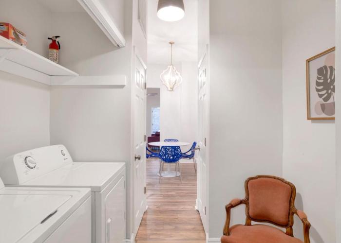 Stars on State in the Heart of Downtown Historic District