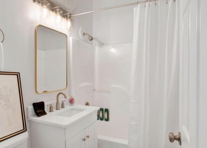 Stars on State in the Heart of Downtown Historic District