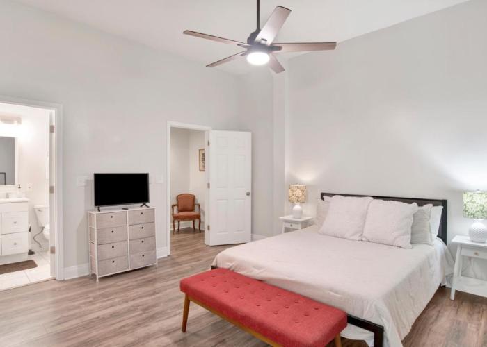 Stars on State in the Heart of Downtown Historic District