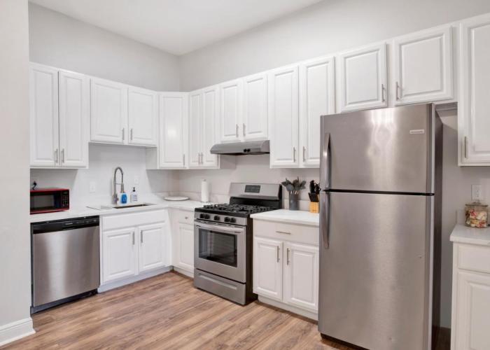 Stars on State in the Heart of Downtown Historic District