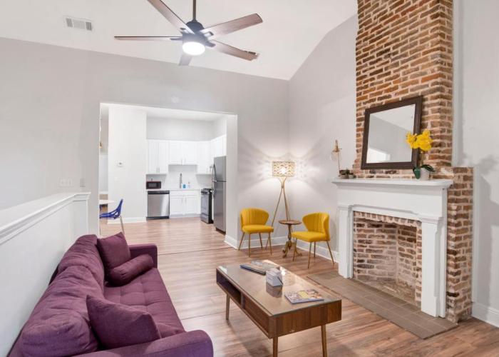 Stars on State in the Heart of Downtown Historic District