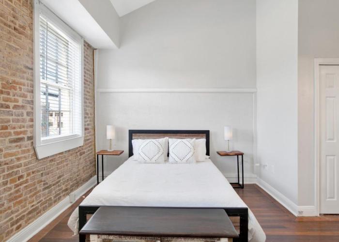 Stars on State in the Heart of Downtown Historic District