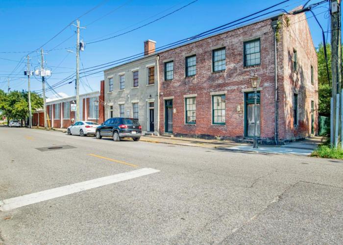 Stars on State in the Heart of Downtown Historic District