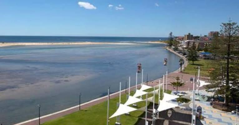 A-The Entrance Private Water Front 1 bedroom appartment at the Oaks