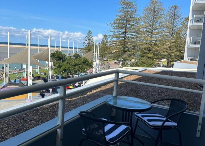 A-The Entrance Private Water Front 1 bedroom appartment at the Oaks