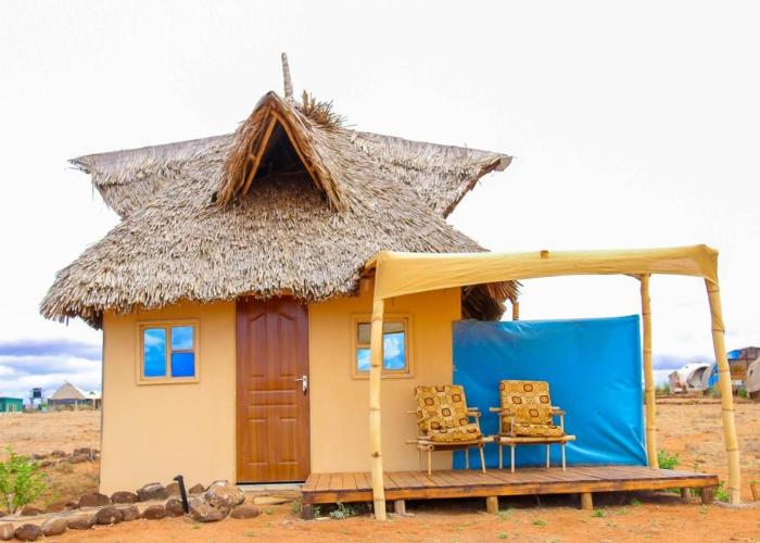 Amanya Zebra 1-Bed Wigwam in Amboseli