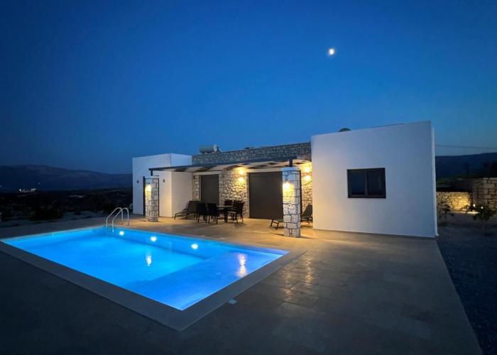 Sternes Tropicana Executive Villa with pool, by Comfortbnb