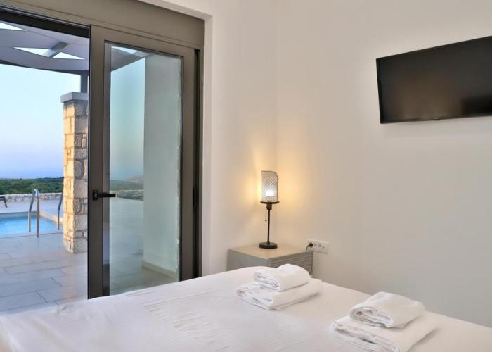 Sternes Tropicana Executive Villa with pool, by Comfortbnb
