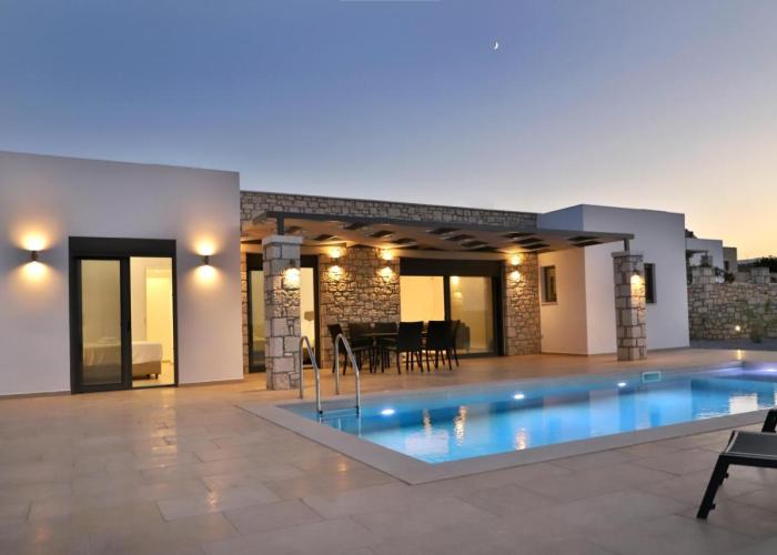 Sternes Tropicana Executive Villa with pool, by Comfortbnb