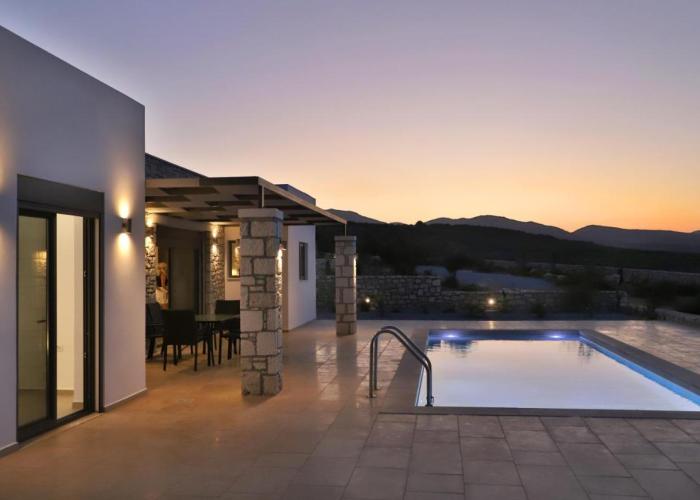 Sternes Tropicana Executive Villa with pool, by Comfortbnb