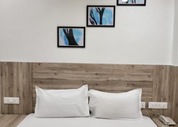 Hotel Jay Palace Inn