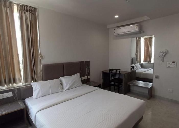 Hotel Jay Palace Inn