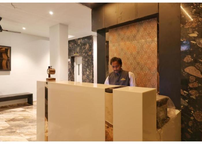Hotel Jay Palace Inn